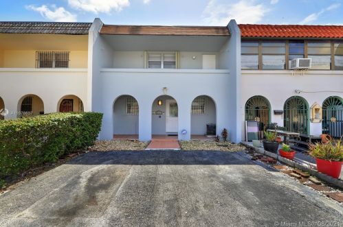 6935 2nd Way, Hialeah, FL 33014-5319