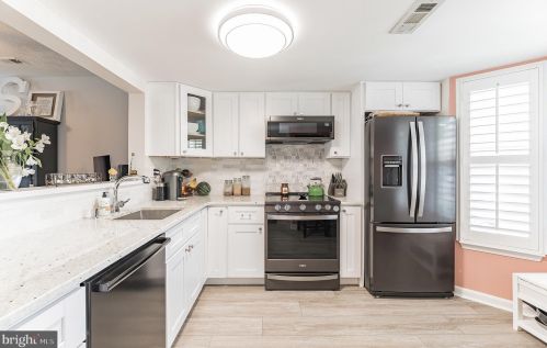 5 Van Horn Pl, Southampton, PA 18966-5501