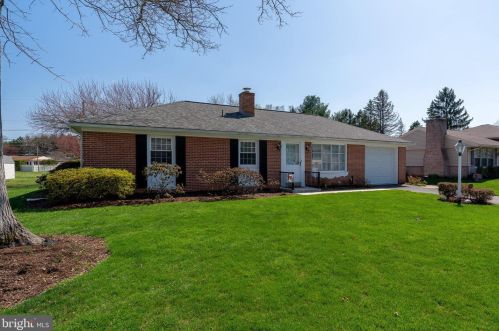 2734 Sherwood Ln, Lancaster, PA 17603-7016
