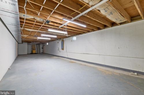 2146 Stonecrest Dr, Lancaster PA  17601-5437 exterior