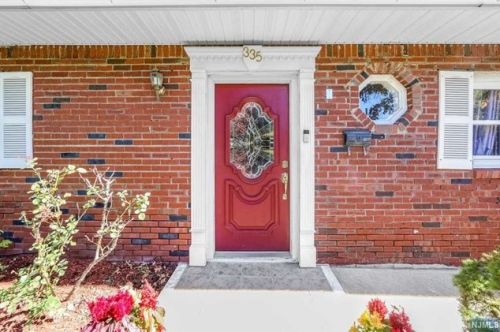335 Charles St, N Milford NJ  07646-1801 exterior