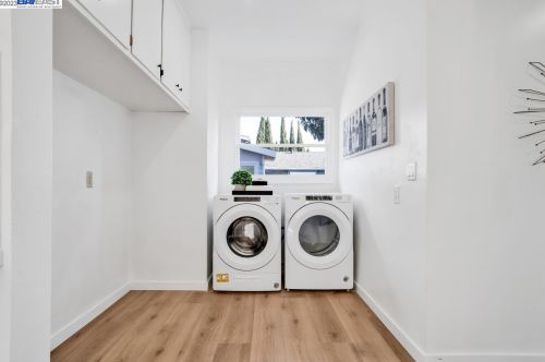 221 Cambridge Ave, San Leandro CA  94577-1825 exterior