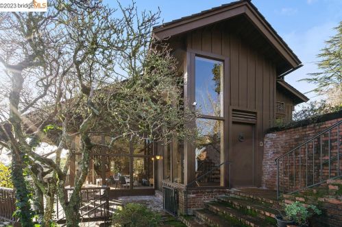 64 Charles Hill Rd, Orinda, CA 94563-1524