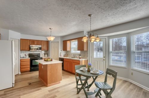 423 Kingsbrook Dr, Mc Donald PA  15057-2667 exterior