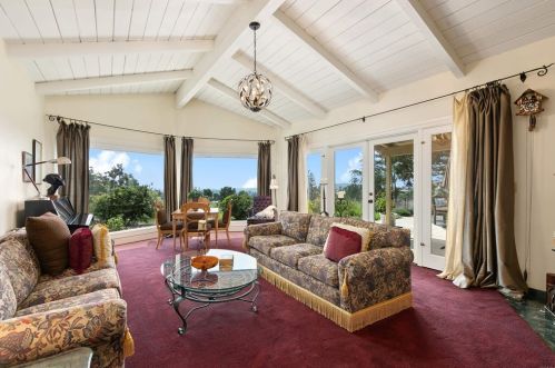 9804 Grandview Dr, La Mesa, CA 91941-5622
