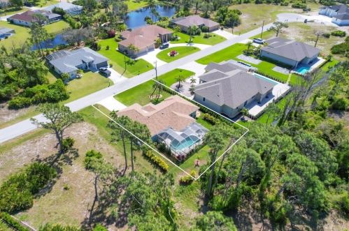 5 Pine Valley Rd, Placida, FL 33947-3113