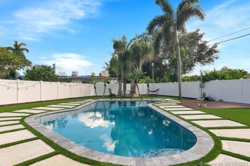 1961 56th Way, Hollywood FL  33021-3813 exterior