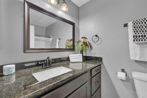 537 Stanford St, Vacaville CA  95687-4609 exterior