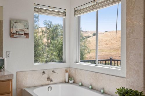 670 Esplanade Ln, San Jose CA 95138-1327 exterior