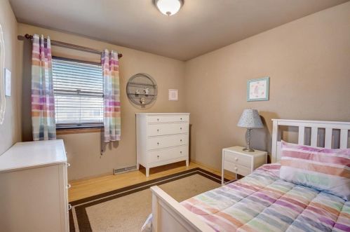 6209 Indiana Ave, Cudahy WI 53110-2871 exterior