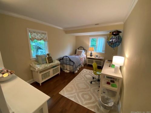 24 Middlefield St, Groton CT  06340-8826 exterior