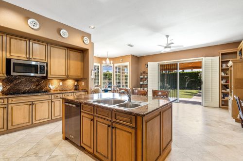 824 Avenida Palmas, Palm Springs CA  92262-5708 exterior