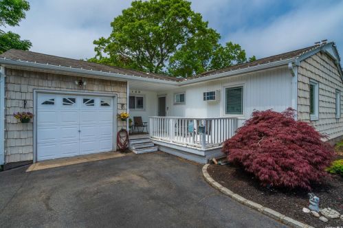 158 Avenue, Holbrook, NY 11741-2329