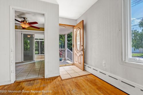 20 Irving Pl, Tinton Falls NJ  07724-1607 exterior