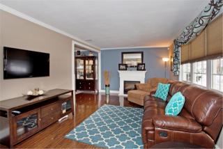 427 Hauser Ave, Holbrook, NY 11741-3440