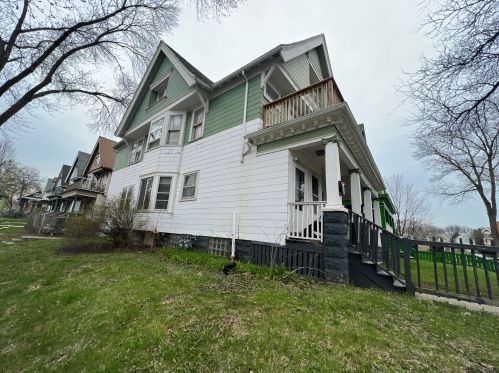3744 Walnut St, Milwaukee, WI 53208-1849