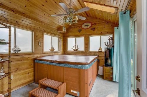 1226 104, Milwaukee WI 53214-3928 exterior