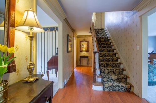 404 Morrison Dr, Pittsburgh, PA 15216-1206