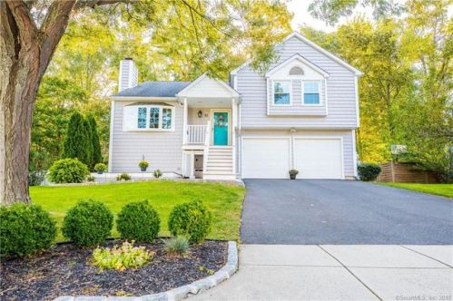 83 Nicole Dr, Milford, CT 06460-6973