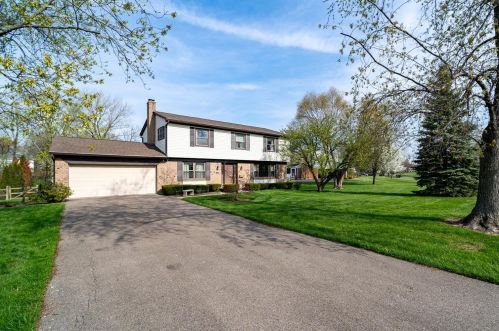 8805 Castleford Ln, Cincinnati, OH 45242-6353