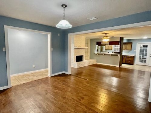 2307 Thompson St, Conroe TX  77303-1729 exterior