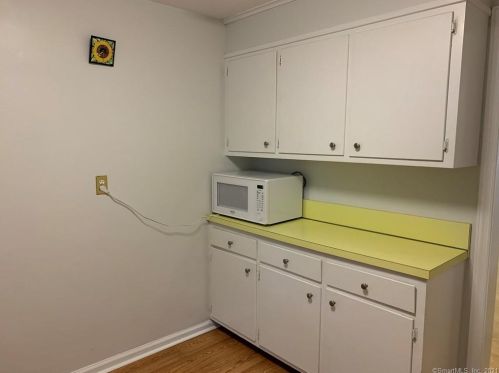 156 Green Manor Rd, Manchester CT  06042-3361 exterior