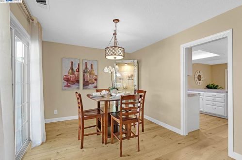 7426 Stonedale Dr, Pleasanton CA  94588-3737 exterior