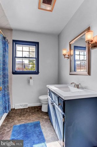 822 Broadway, Hanover PA  17331-2015 exterior