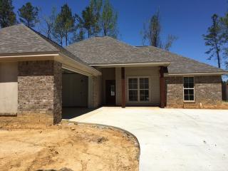 914 Timberton Dr, Jackson MS  39208-8639 exterior