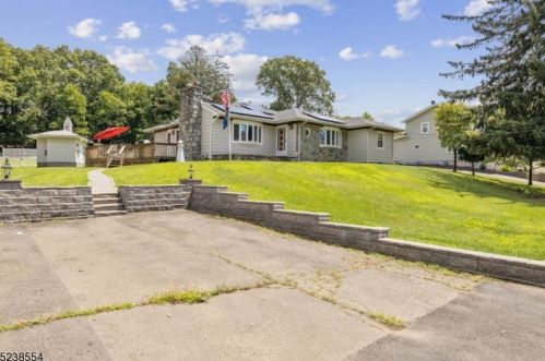45 Dietrich Ln, Paterson, NJ 07508-2407