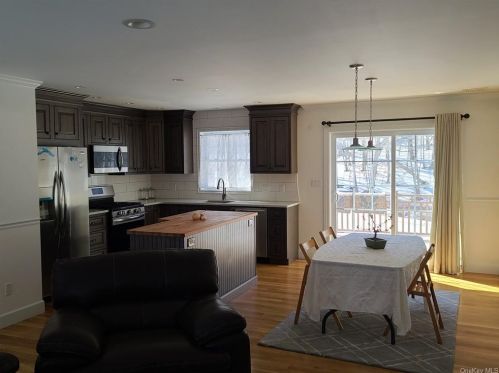 595 Mountain Rd, Port Jervis NY  12771-3165 exterior