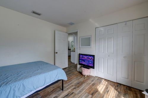 912 Paar Dr, Fort Pierce FL  34953-5623 exterior