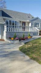 82 Joan Ct, Floral Park, NY 11003-1620