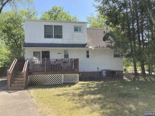 671 Delaware Ave, Ridgewood NJ  07450-5501 exterior