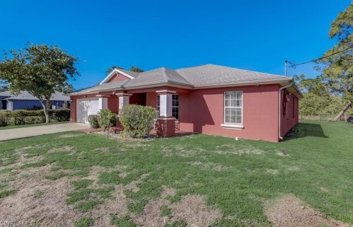 1903 Christopher Ave, Lehigh Acres, FL 33971-5648