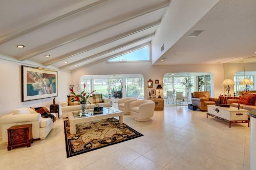 28 Glens Dr, Boynton Beach FL  33436-6207 exterior