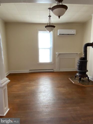 521 Washington St, Charles Town WV  25414-1735 exterior