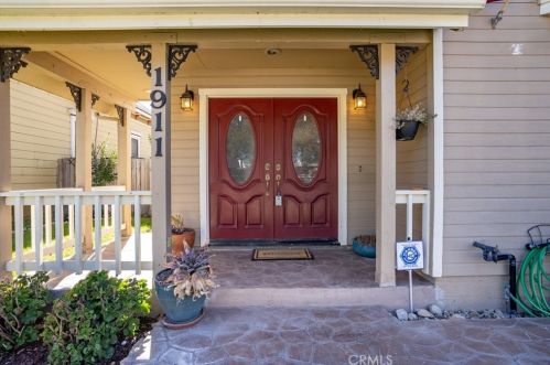 1911 Vine St, Lake Nacimiento, CA 93446-1547