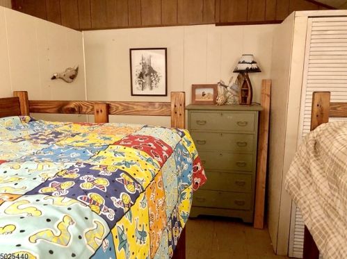 5 Flat Bush Rd, Wantage NJ  07461-4457 exterior