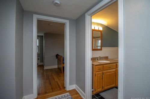 20 Taylor St, Windsor CT  06095-2434 exterior
