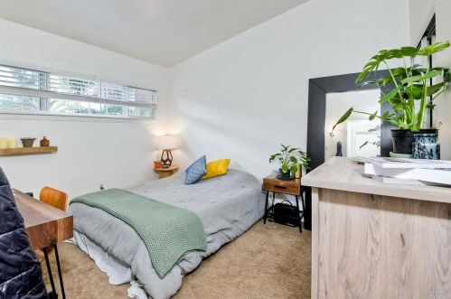 142 Glaucus St, Encinitas CA  92024-1601 exterior