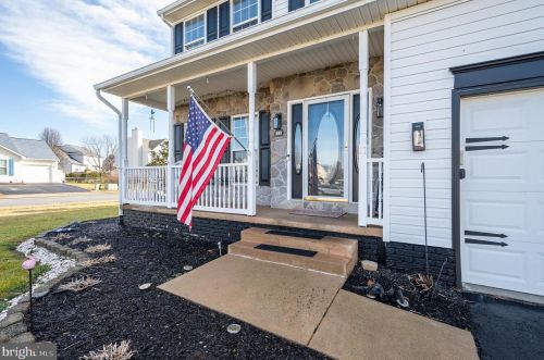 11 Gusty Ct, Charles Town WV  25414-3918 exterior