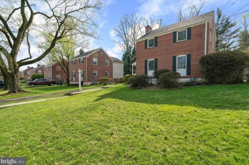3002 Marshall St, Falls Church, VA 22042-1919