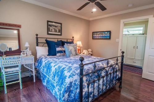 1708 Byu Shr Dr, Galveston TX 77551-4333 exterior