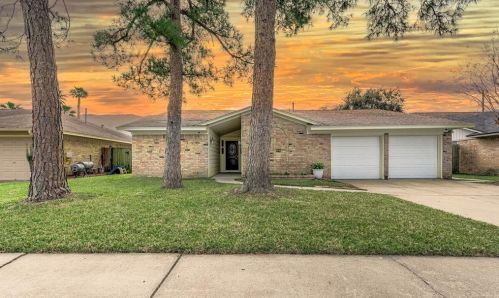 1106 Angela St, Deer Park, TX 77536-5104