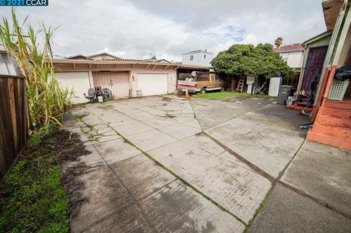 1523 28th Ave, Oakland CA  94601-1633 exterior
