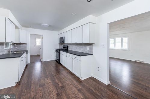 302 Delaware Ave, West Deptford NJ  08063-1015 exterior