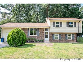 1727 Swann St, Fayetteville, NC 28303-3743