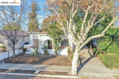 829 12th St, West Pittsburg, CA 94565-2710