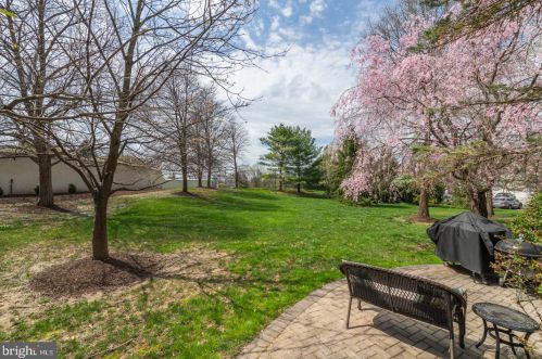 309 Meadow View Ln, Lansdale PA  19446-5932 exterior